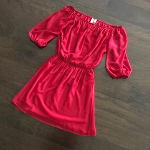 Francesca’s (Alya) red dress